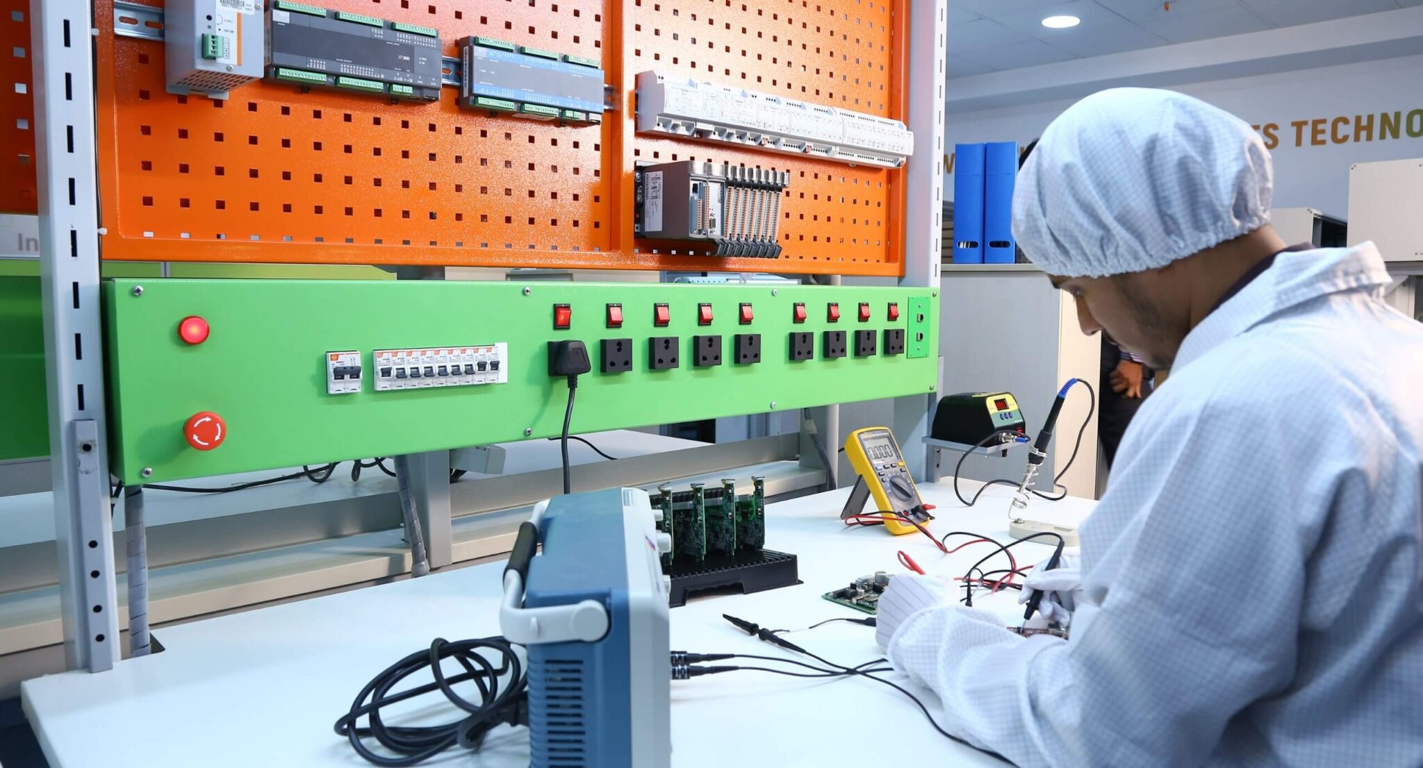 Innovative ESD Tables and Workstations for Testing | Messung